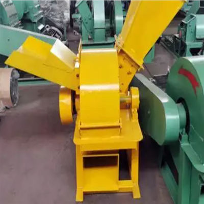 কাঠ ক্রাশার মেশিন মোবাইল ক্রাশার পোর্টেবল ডিজেল ইঞ্জিন ড্রাইভ কাঠের ক্রাশার মেশিনটি করাত তৈরি করতে