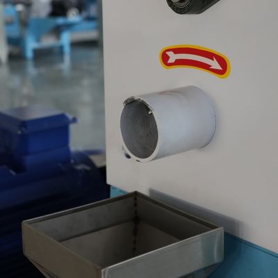 500kg/H ছোট মাছের খাবার পেলেট মেকিং মেশিন 2.2kw কাটিং পাওয়ার