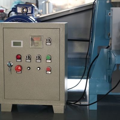 ছোট আকারের ফ্লোটিং ফিশ ফিড পেলেট মেশিন 55kw 700kg/H দুই হাতা সহ