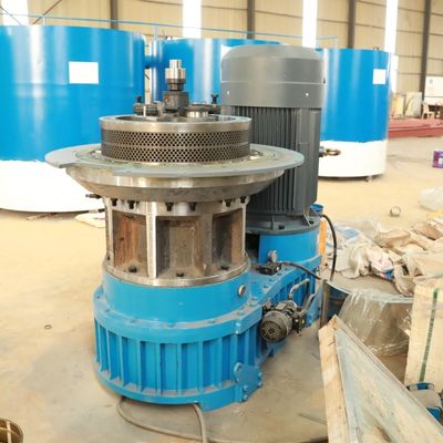 উচ্চ দক্ষতা 15kw কাঠের ছোরা মেশিন গরু ফিড করাত বড়ি মেকার