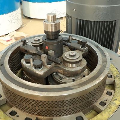 ISO বায়োমাস কাঠের ছুরির মেশিন 22KW 400kg/ H